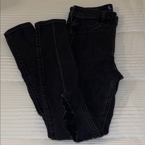 Black Hollister ripped skinny jeans